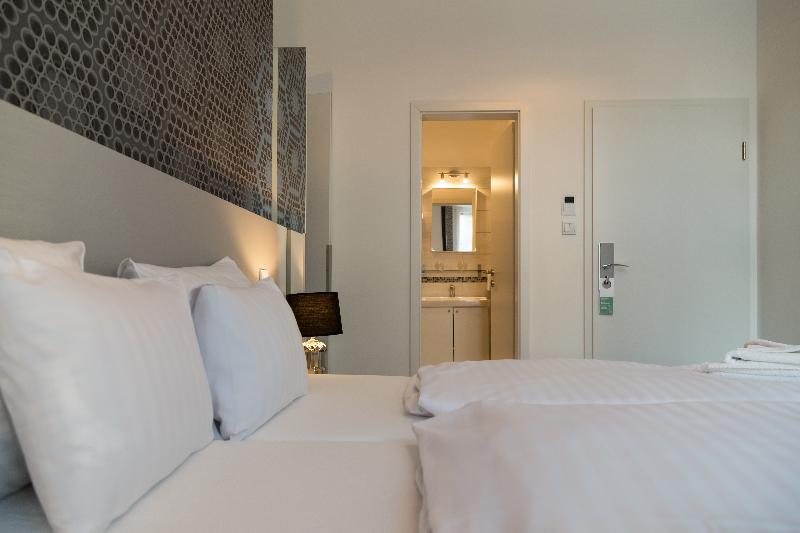 Hotel Mika Downtown - Oda