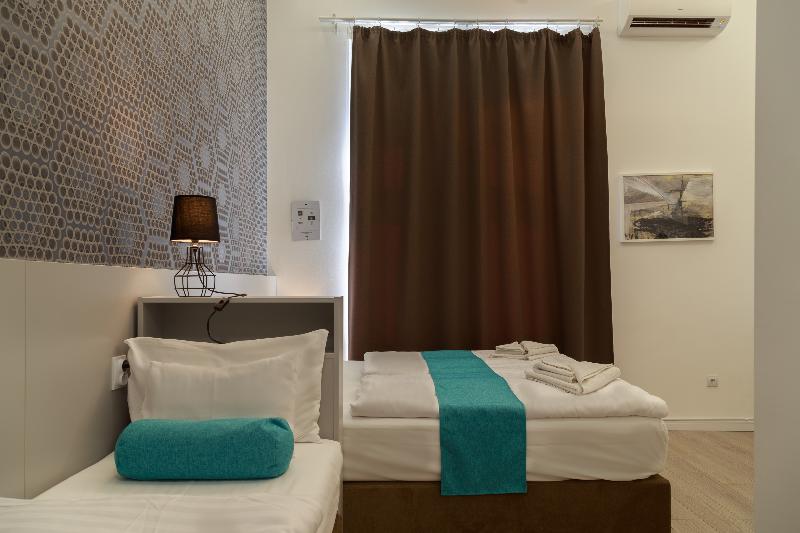 Hotel Mika Downtown - Oda