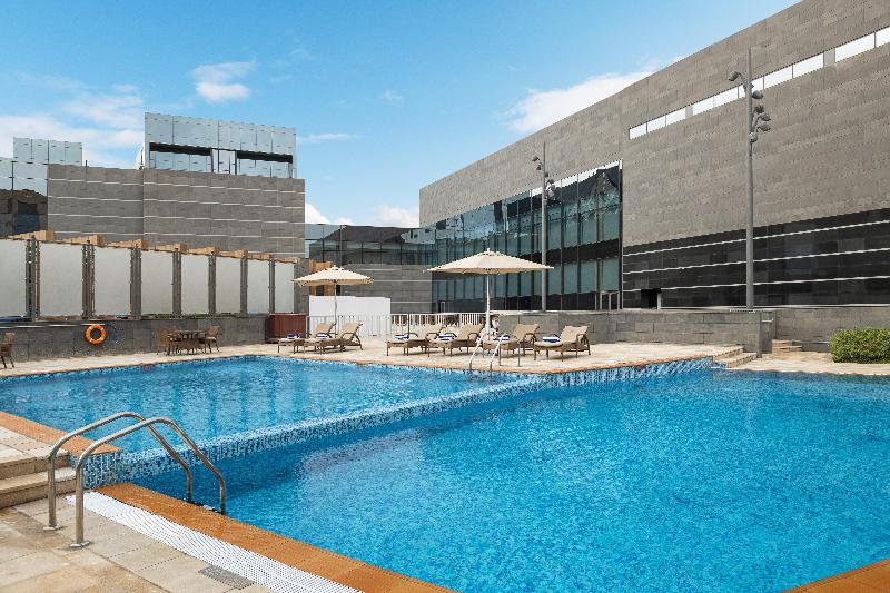 Crowne Plaza Riyadh RDC Hotel and Convention - Havuz