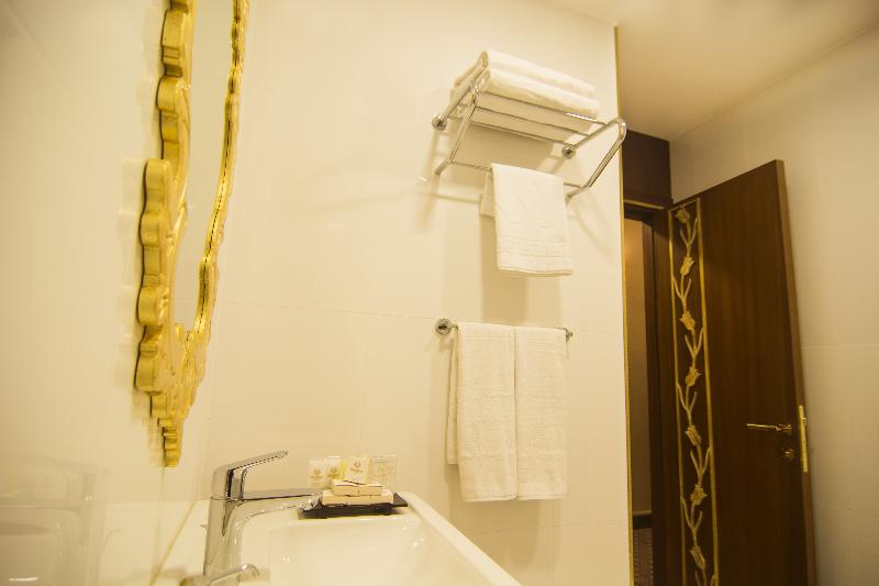 MB Deluxe Hotel - Oda