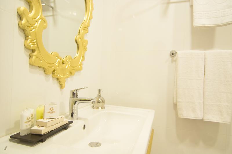 MB Deluxe Hotel - Oda