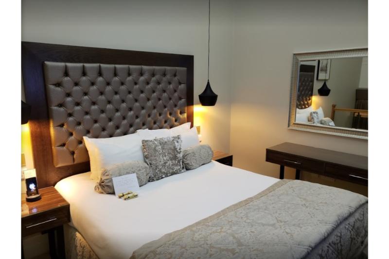 The Lansbury Heritage A Sunday Ht- Canary Wharf - Oda