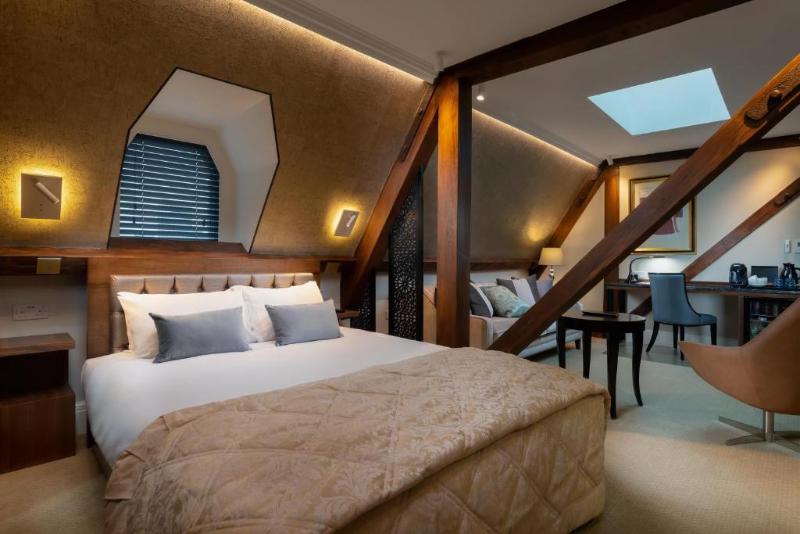 The Lansbury Heritage A Sunday Ht- Canary Wharf - Oda
