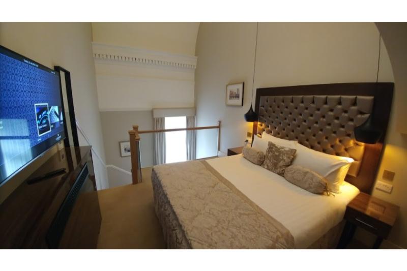 The Lansbury Heritage A Sunday Ht- Canary Wharf - Oda