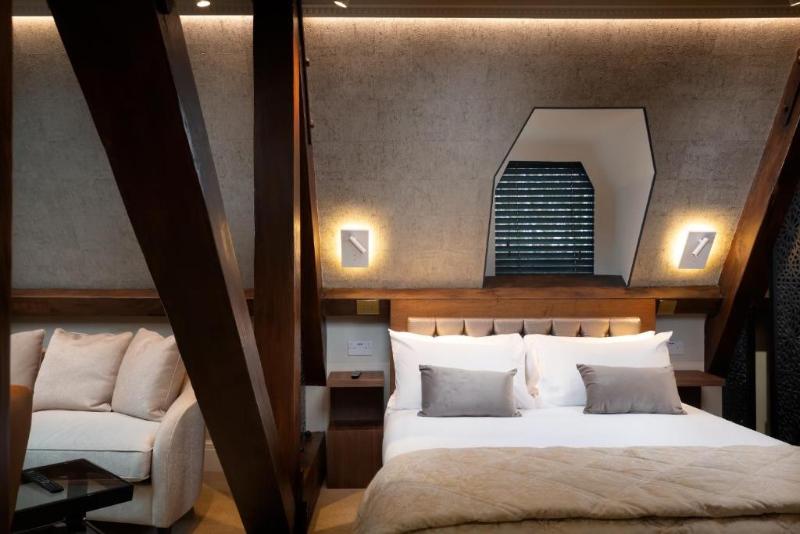 The Lansbury Heritage A Sunday Ht- Canary Wharf - Oda