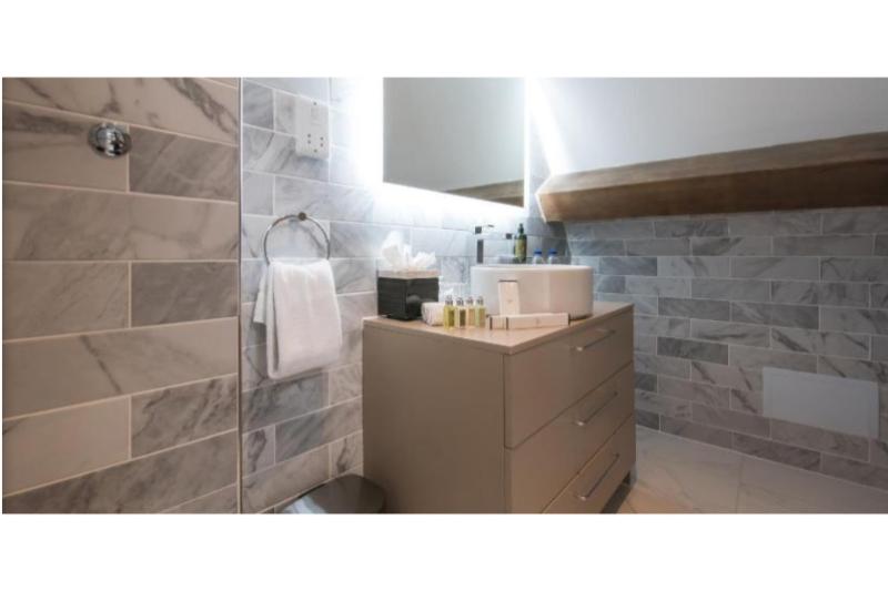 The Lansbury Heritage A Sunday Ht- Canary Wharf - Oda