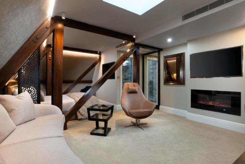 The Lansbury Heritage A Sunday Ht- Canary Wharf - Oda