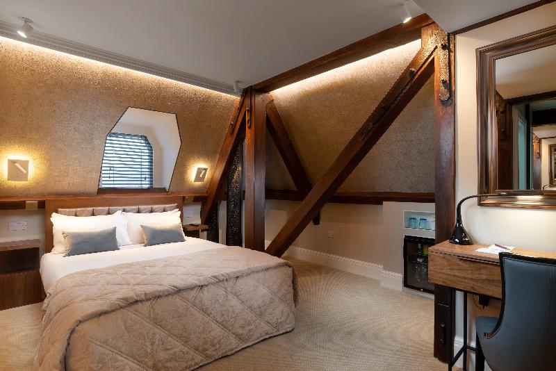 The Lansbury Heritage A Sunday Ht- Canary Wharf - Oda