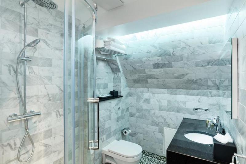 The Lansbury Heritage A Sunday Ht- Canary Wharf - Oda
