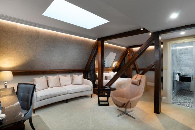 The Lansbury Heritage A Sunday Ht- Canary Wharf - Oda