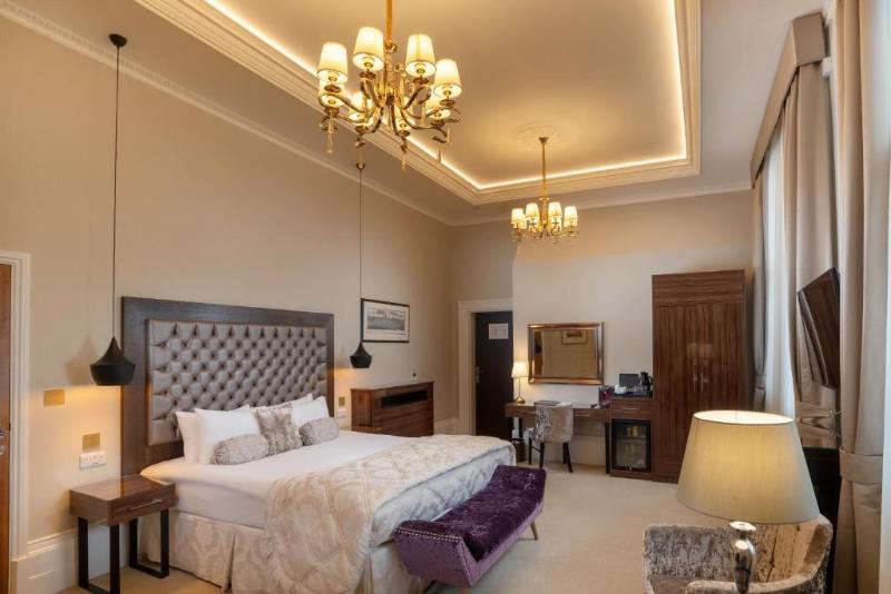 The Lansbury Heritage A Sunday Ht- Canary Wharf - Oda