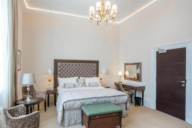 The Lansbury Heritage A Sunday Ht- Canary Wharf - Oda