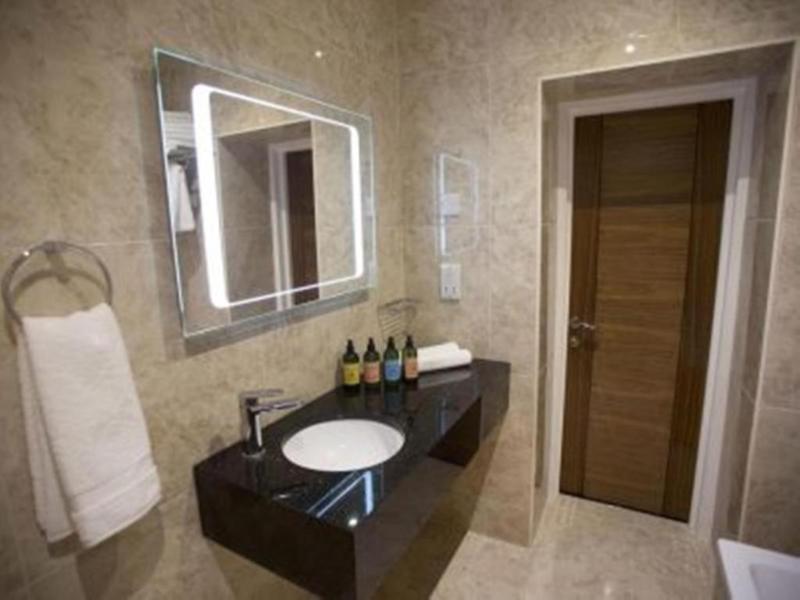 The Lansbury Heritage A Sunday Ht- Canary Wharf - Oda
