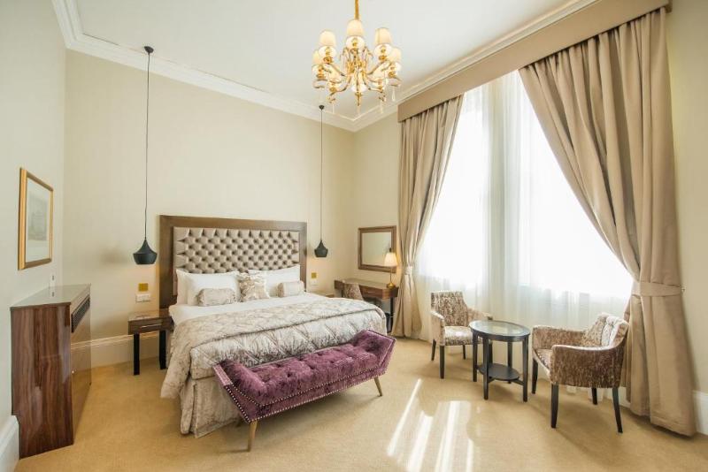 The Lansbury Heritage A Sunday Ht- Canary Wharf - Oda