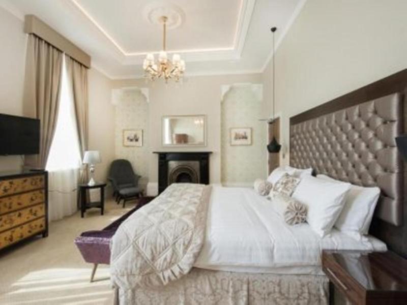 The Lansbury Heritage A Sunday Ht- Canary Wharf - Oda