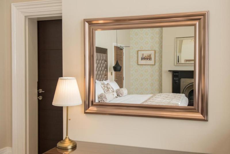 The Lansbury Heritage A Sunday Ht- Canary Wharf - Oda