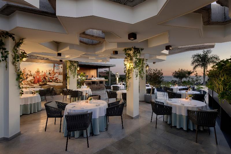 Royal Hideaway Corales Suites - Restoran