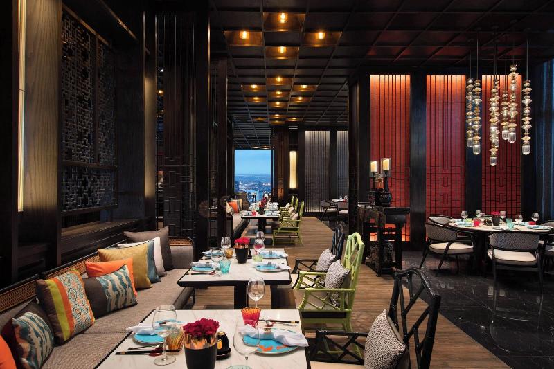 Marriott Bangkok Hotel The Surawongse - Restoran