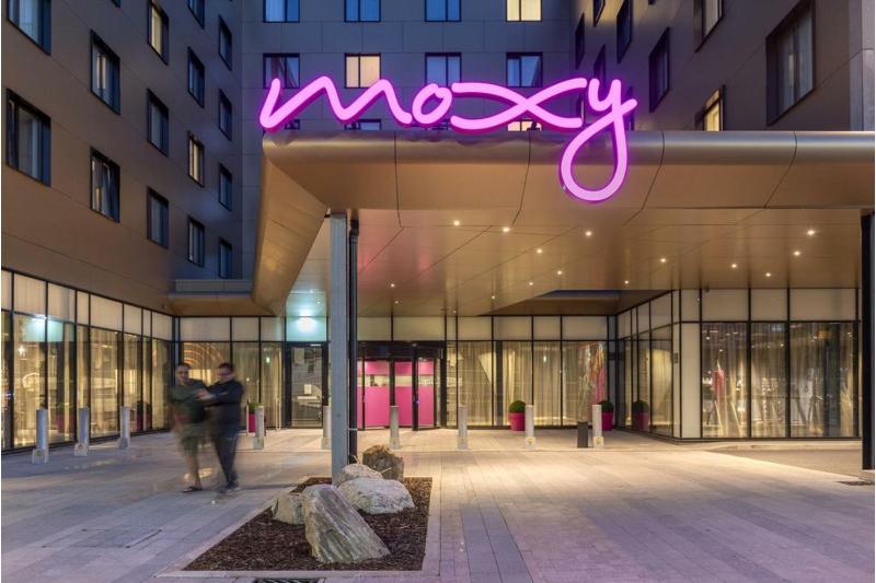 Moxy London Heathrow Airport - Genel