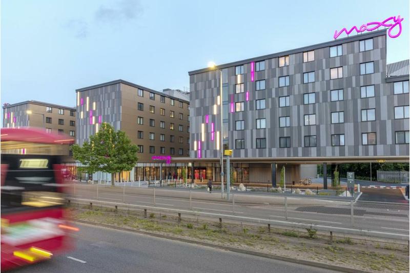 Moxy London Heathrow Airport - Genel