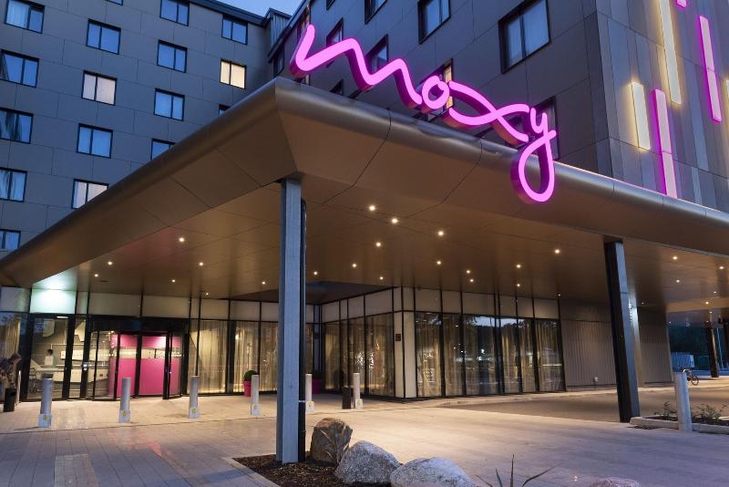 Moxy London Heathrow Airport - Genel