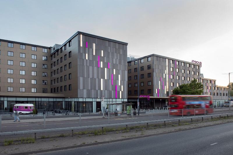 Moxy London Heathrow Airport - Genel