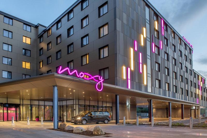 Moxy London Heathrow Airport - Genel