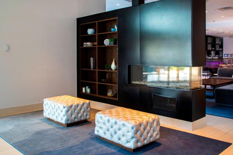 Residence Inn NYC The Bronx at Metro Center Atrium - Lobi