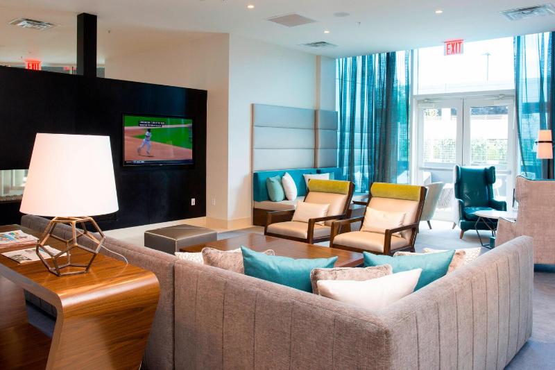 Residence Inn NYC The Bronx at Metro Center Atrium - Lobi