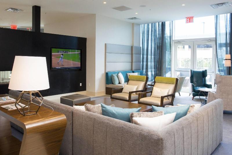 Residence Inn NYC The Bronx at Metro Center Atrium - Lobi