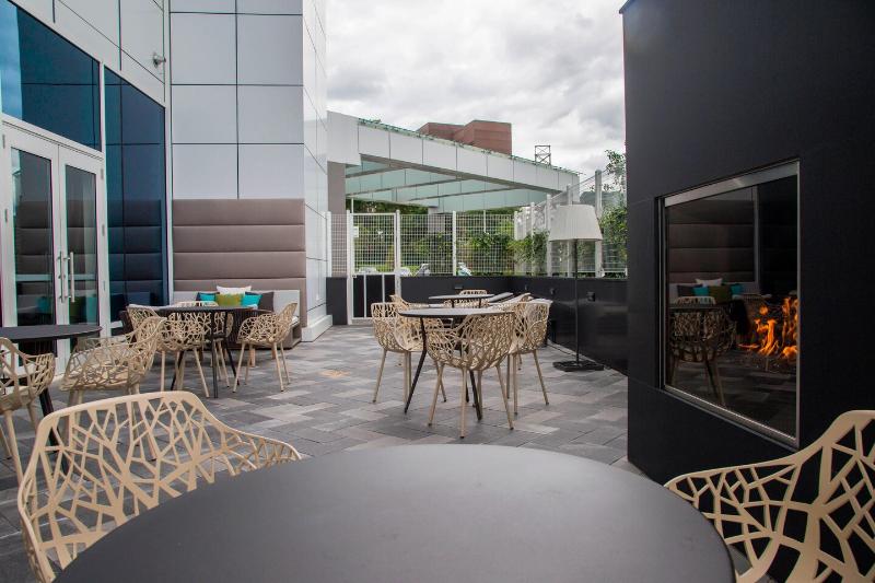 Residence Inn NYC The Bronx at Metro Center Atrium - Teras