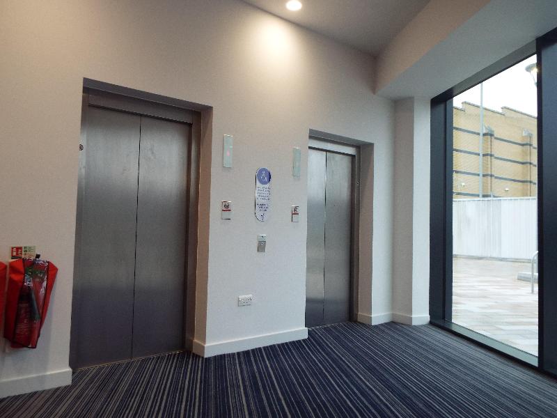 Holiday Inn Express Stockport - Lobi