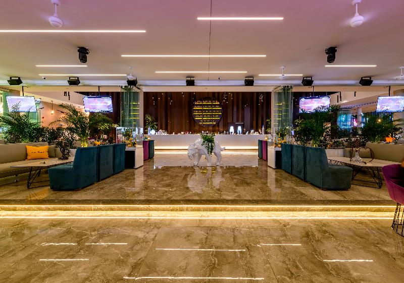 Tasia Maris Seasons - Bar