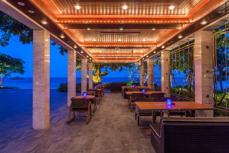 Baba Beach Club Hotel Hua Hin by Sri Panwa - Bar