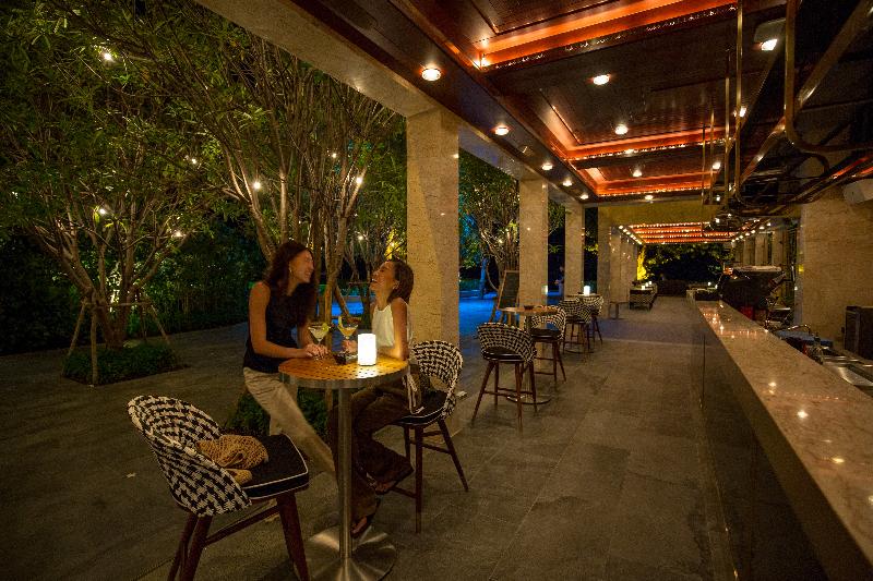 Baba Beach Club Hotel Hua Hin by Sri Panwa - Bar