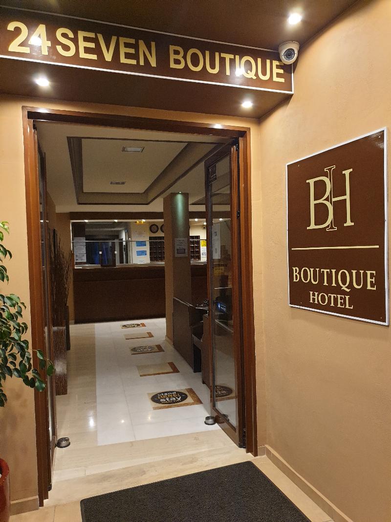 24 Seven Boutique Hotel - Lobi