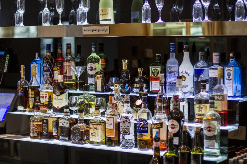 Royal Airport - Bar