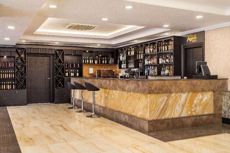 Wyndham Baku - Bar