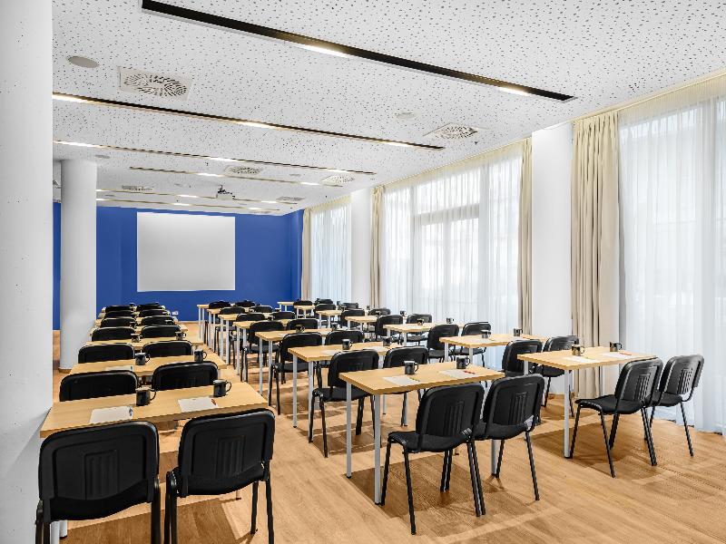 Akeah Verdi Budapest - Toplantı