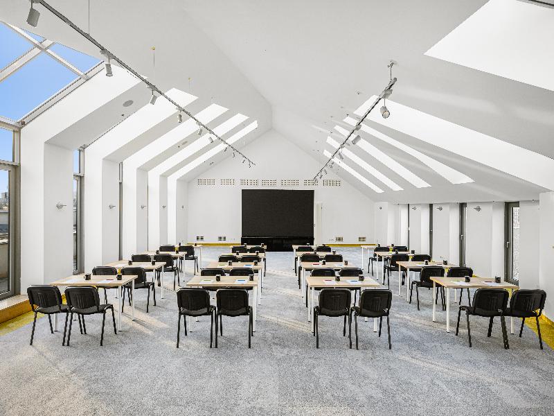 Akeah Verdi Budapest - Toplantı