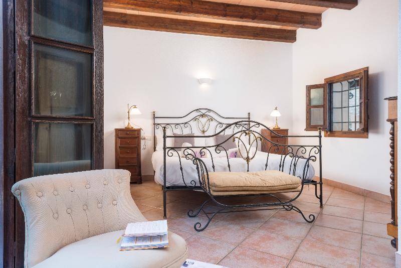 New Can Furios Hotel By Can Calco Hotels - Oda