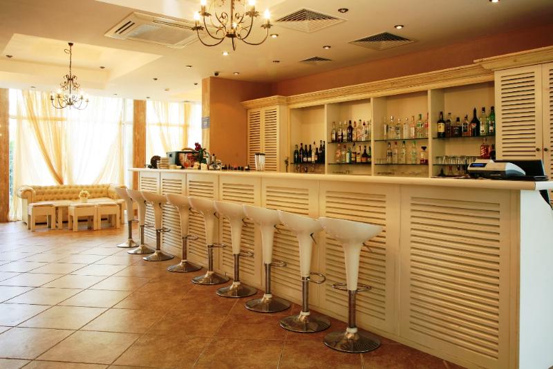 Dawn Park - Bar