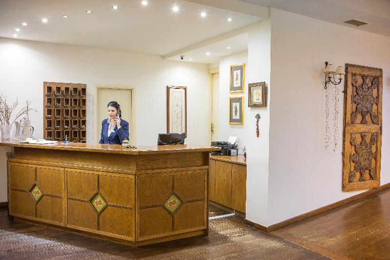 Country Club Hotel & Suites - Lobi
