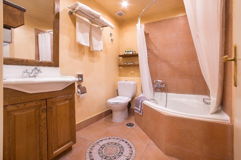 Country Club Hotel & Suites - Oda