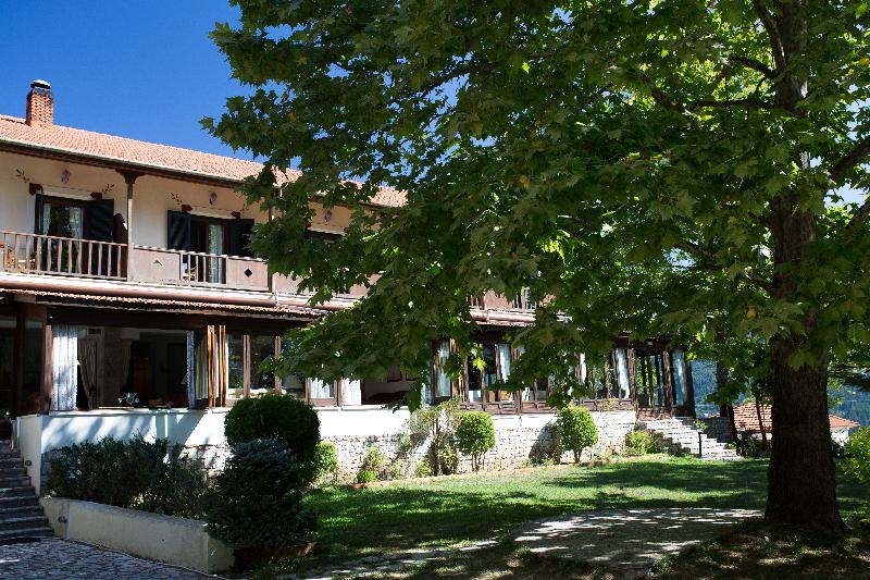Country Club Hotel & Suites - Teras