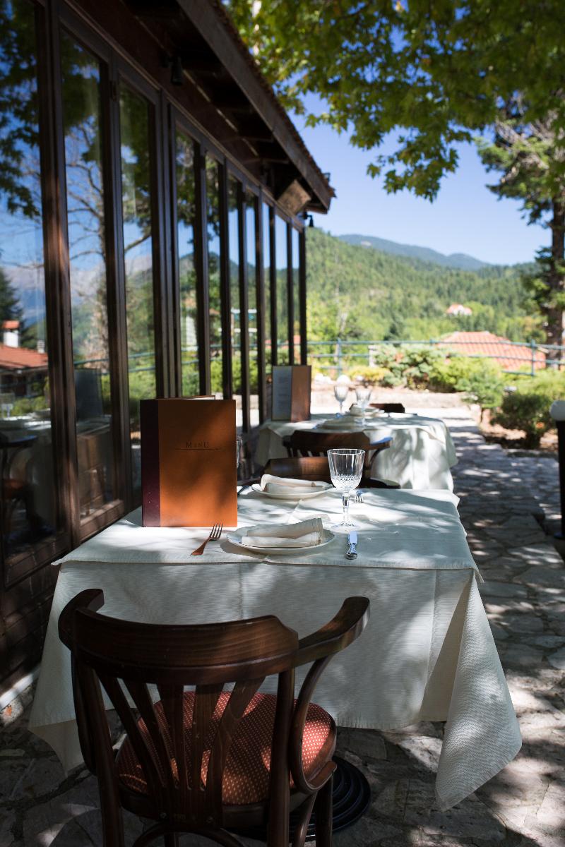 Country Club Hotel & Suites - Teras