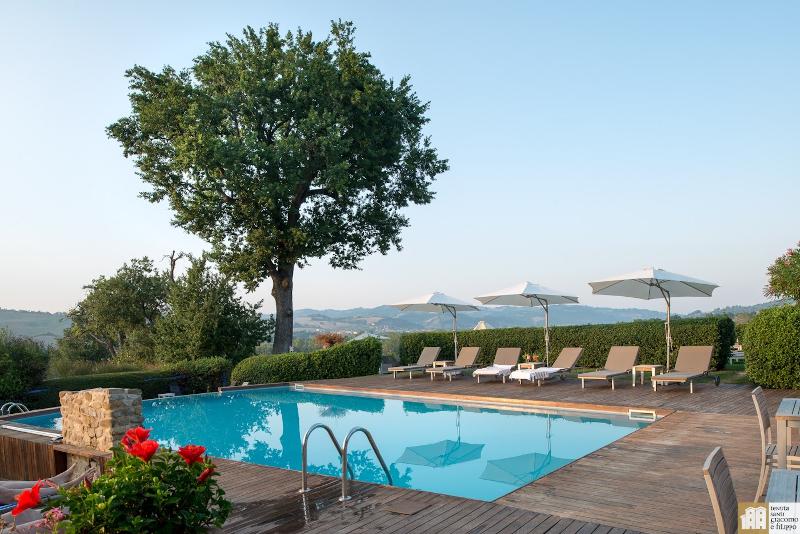 Urbino Resort - Tenuta Santi Giacomi e Filippo - Havuz