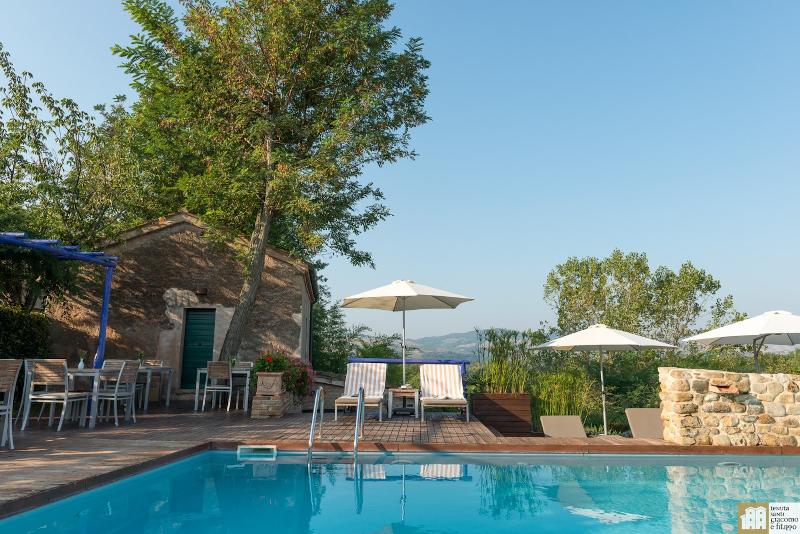 Urbino Resort - Tenuta Santi Giacomi e Filippo - Havuz