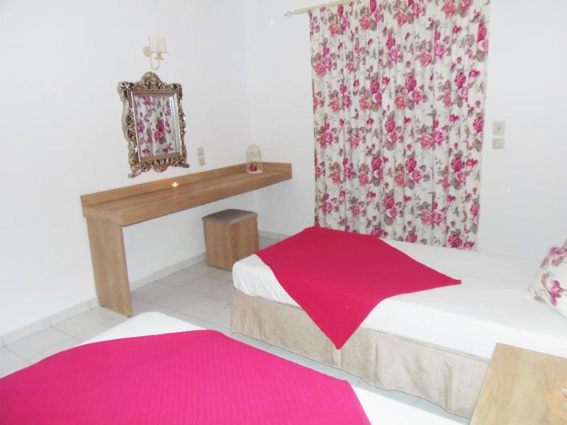 Emerald Studios & Hotel - Oda