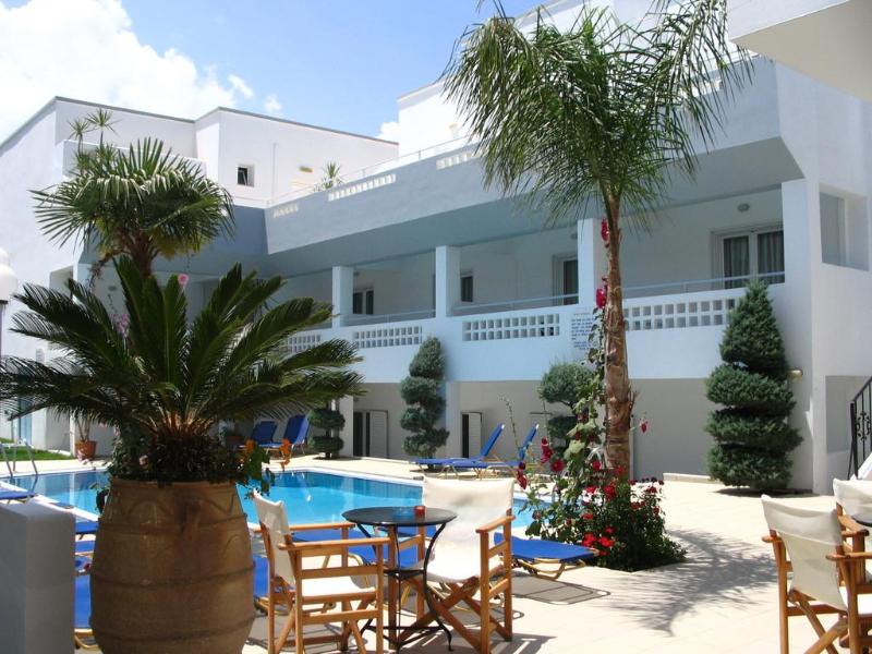 Emerald Studios & Hotel - Havuz